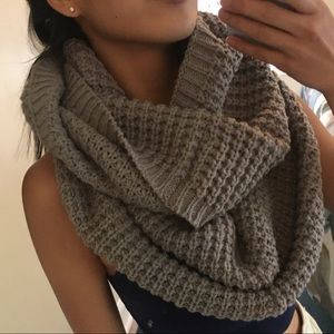 Urban Outfitters Knit Circle Scarf NWOT